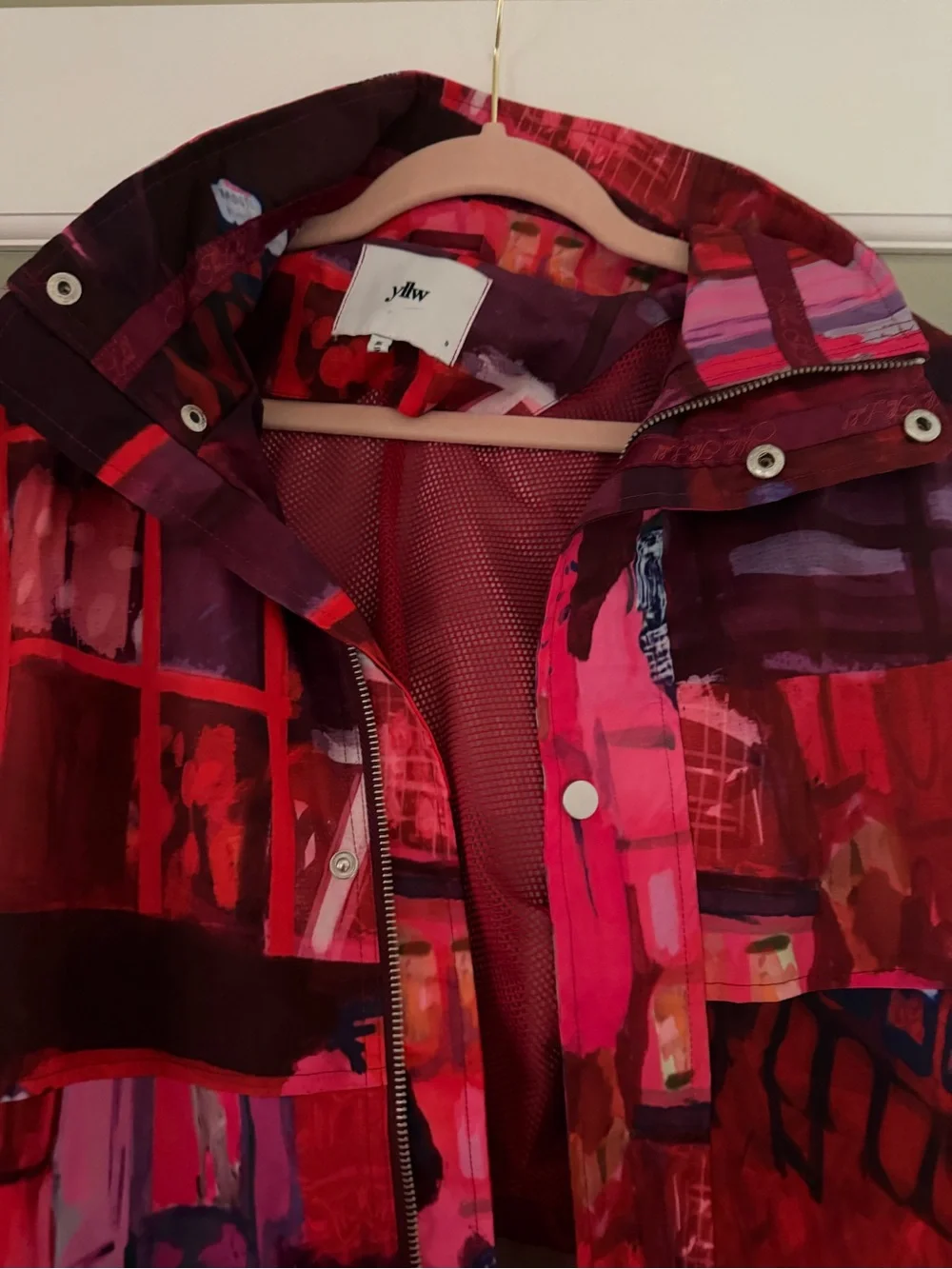 YLLW Women's Abstract Print Pink & Red Lightweight Jacket